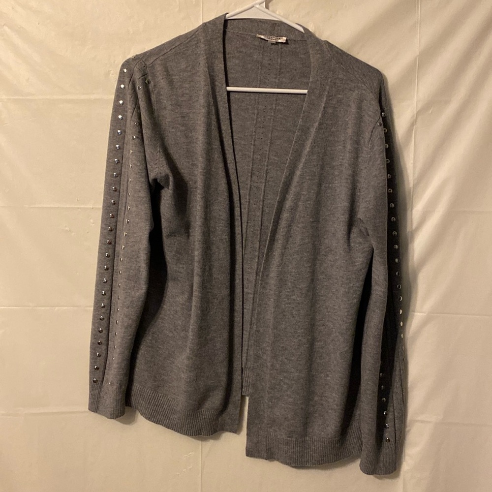 Essentials Milano size large cardigan, gray color with silver decorations.